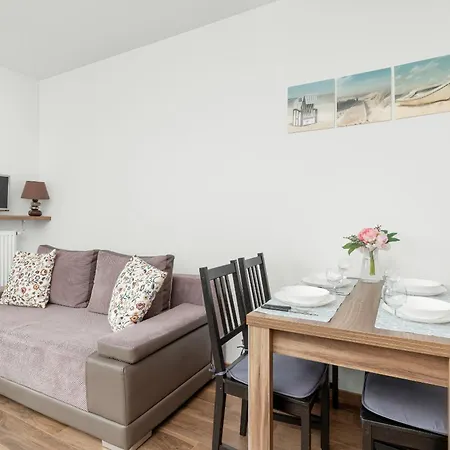 Апартаменты Cztery Oceany For 4 Guests With Balcony & Parking By Renters Гданьск