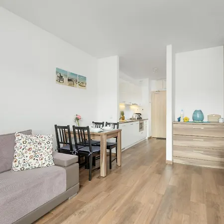 Cztery Oceany For 4 Guests With Balcony & Parking By Renters דירה