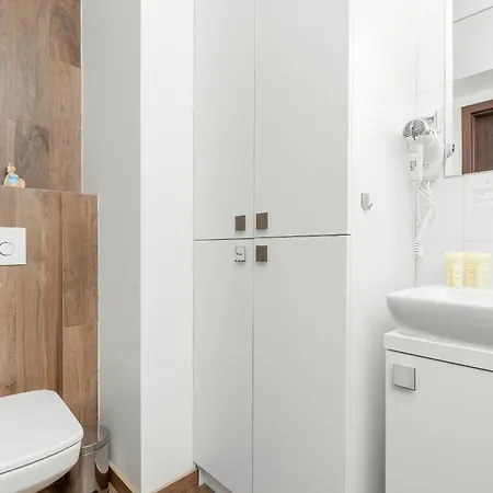 Cztery Oceany For 4 Guests With Balcony & Parking By Renters דירה גדנסק