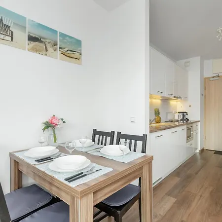 Cztery Oceany For 4 Guests With Balcony & Parking By Renters 아파트