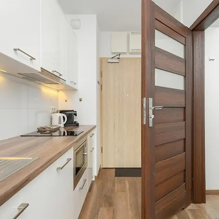 شقة Cztery Oceany For 4 Guests With Balcony & Parking By Renters غدانسك