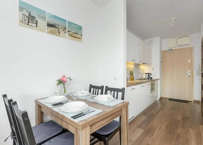 Cztery Oceany For 4 Guests With Balcony & Parking By Renters Appartement