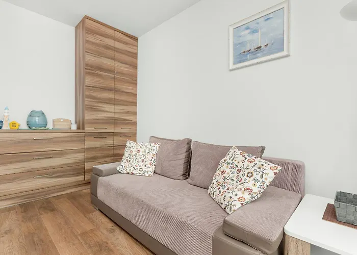 Cztery Oceany For 4 Guests With Balcony & Parking By Renters Appartement